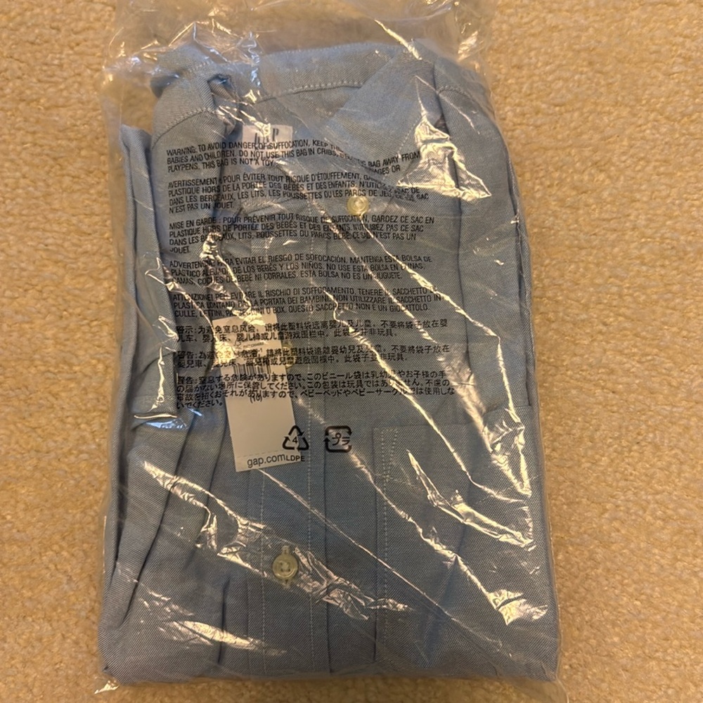 Gap kids button down blue. Size L (10). Brand new in packaging